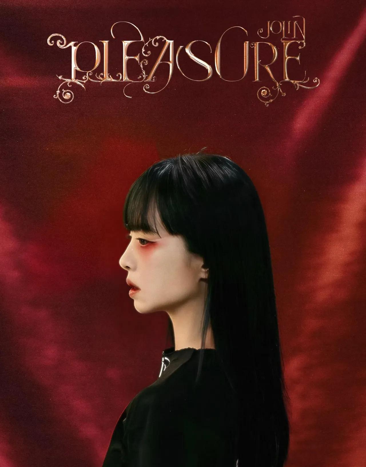 后台一张生图，杀疯了。44岁的蔡依林，眼尾泛红，那条侧脸的线条，比手术刀还利落