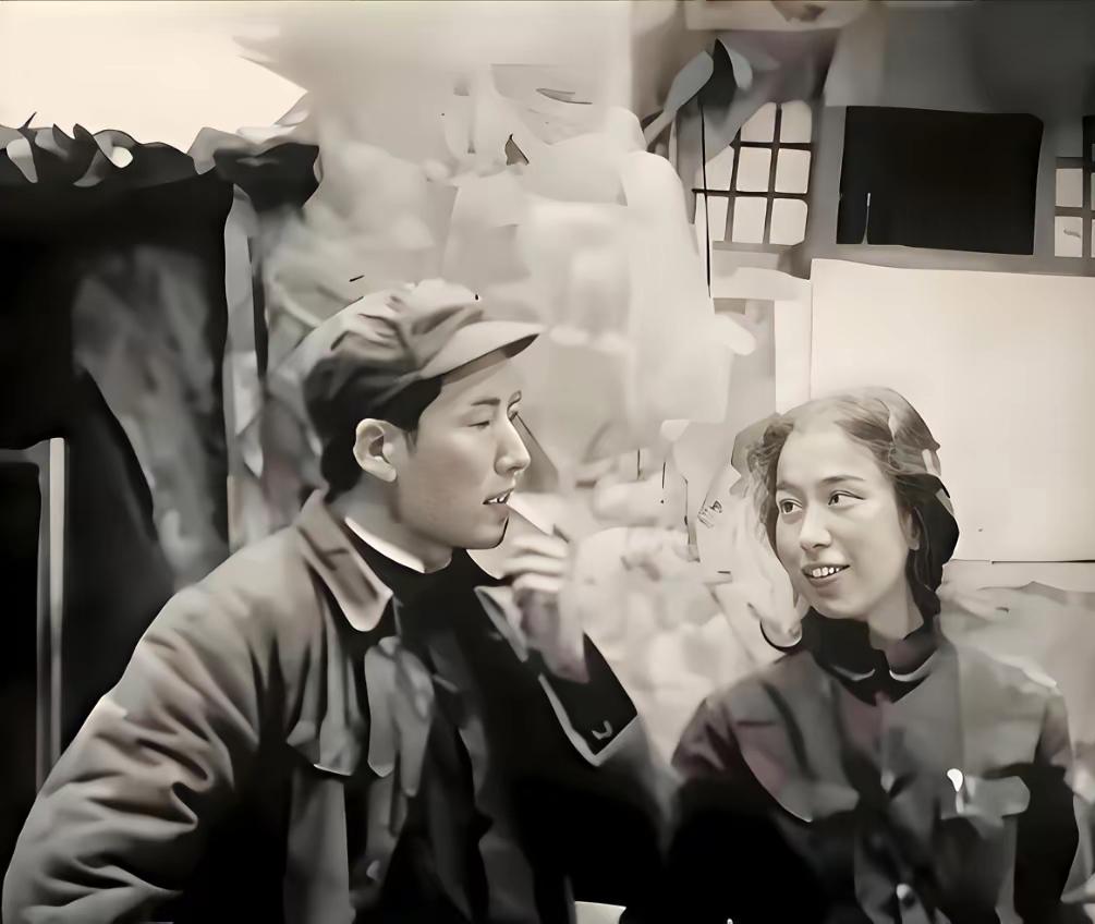 别再被骗！这张网传延安伟人老照片，其实是影视剧剧照刷到一张黑白窑洞旧照的时