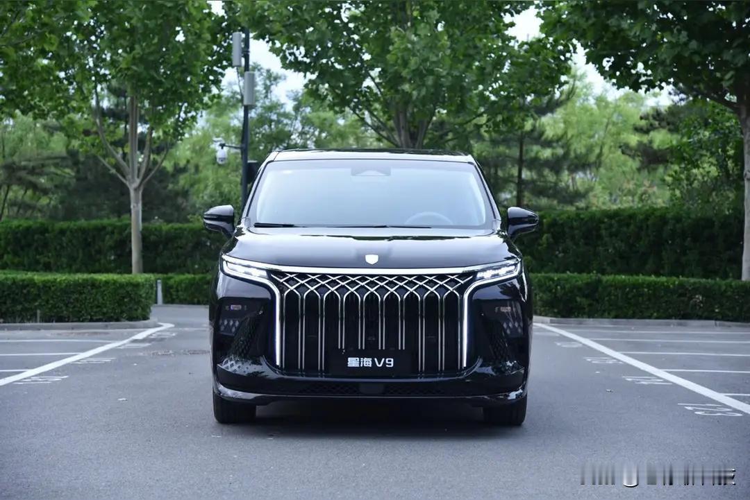 别再觉得豪华MPV必百万！星海V9用十几万定价，直接撕碎价格偏见。3米+轴距让三