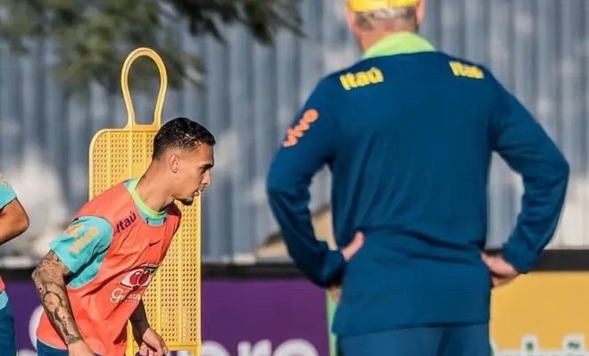 重磅！曼联弃将安东尼或永久转会贝蒂斯，经纪人紧急飞抵西班牙敲定未来