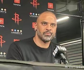 乌度卡直言输给快船难以接受，暗示或调整首发。火箭客场惨败快船，近期战绩不佳，接连