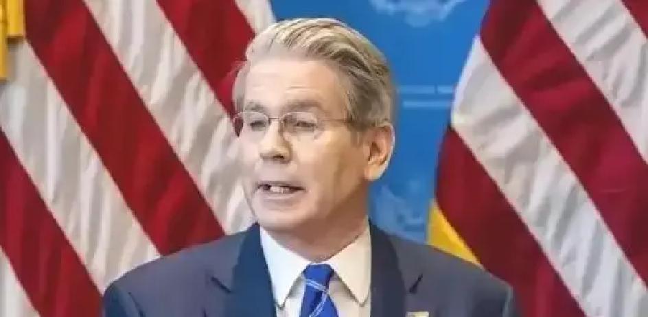 美国财长贝森特公开声称，世界没法承受，一个贸易顺差达到，一万亿美元的中国！