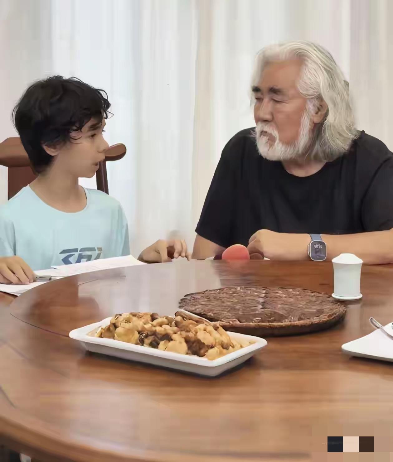 马丁劝张纪中剃胡子染头发的事儿，看完真挺能理解这孩子的！同学说爸爸像爷爷，换谁心