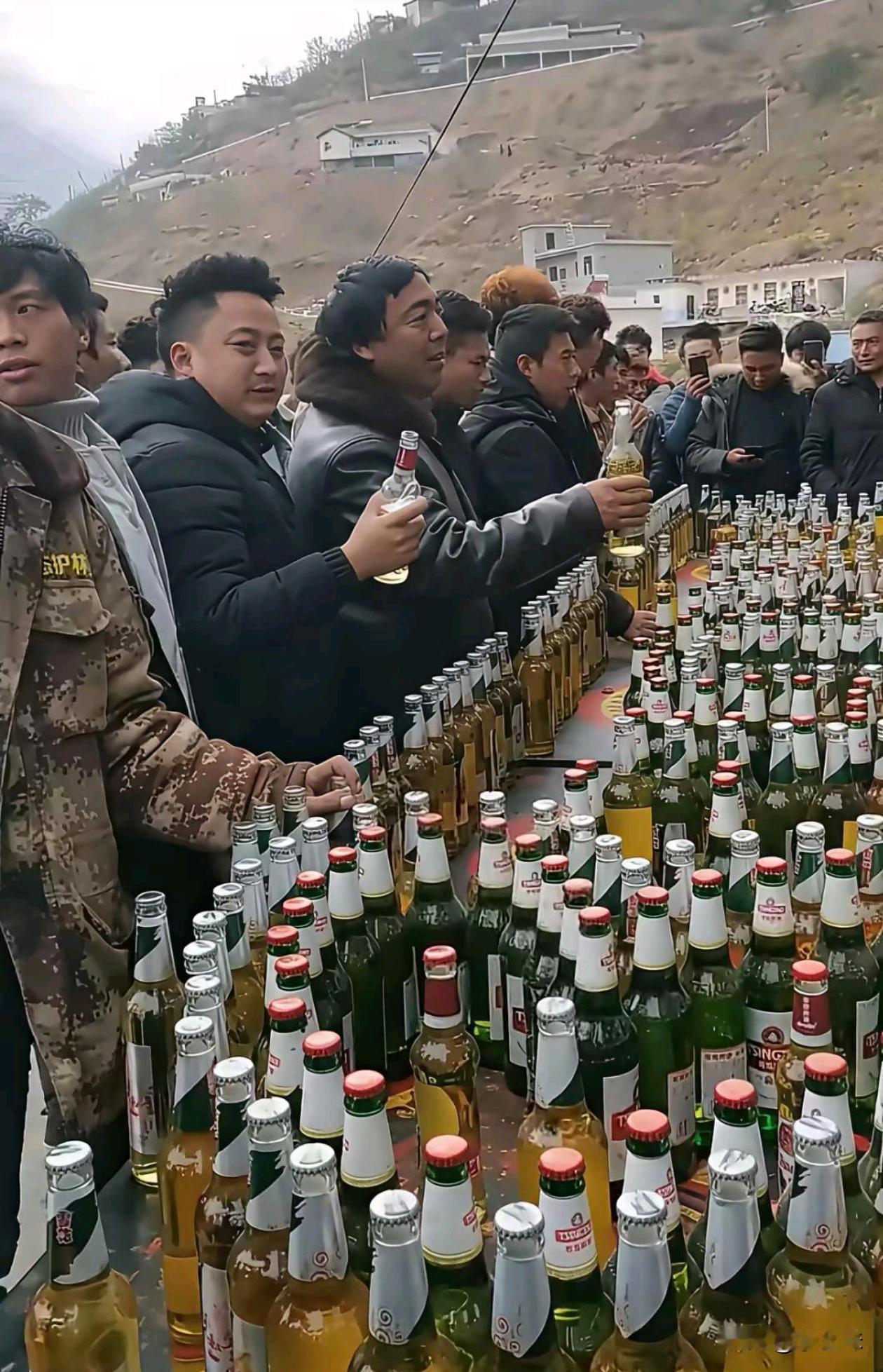 跟凉山的兄弟喝酒，光看这阵仗就已经吓跑了