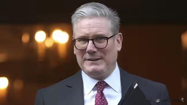 英国《金融时报》报道：继比利时之后，英国银行拒绝向乌克兰移交俄罗斯资产。英国银行