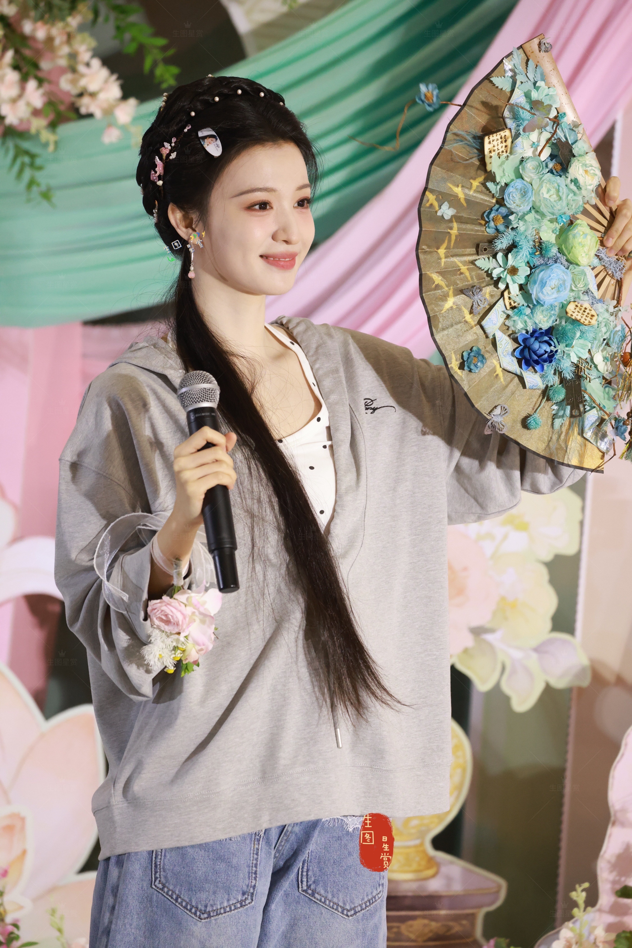 王楚然今日明月录杀青美照Chuan是心动💐王楚然请粉丝吃串串明月录王楚然魏采薇