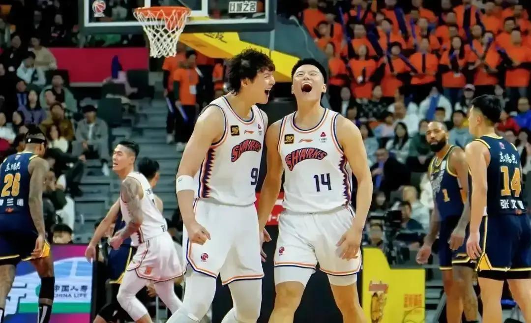 央视用5分钟，打了郭士强一记无声的耳光。镜头对准的，是李弘权在CBA轰下场