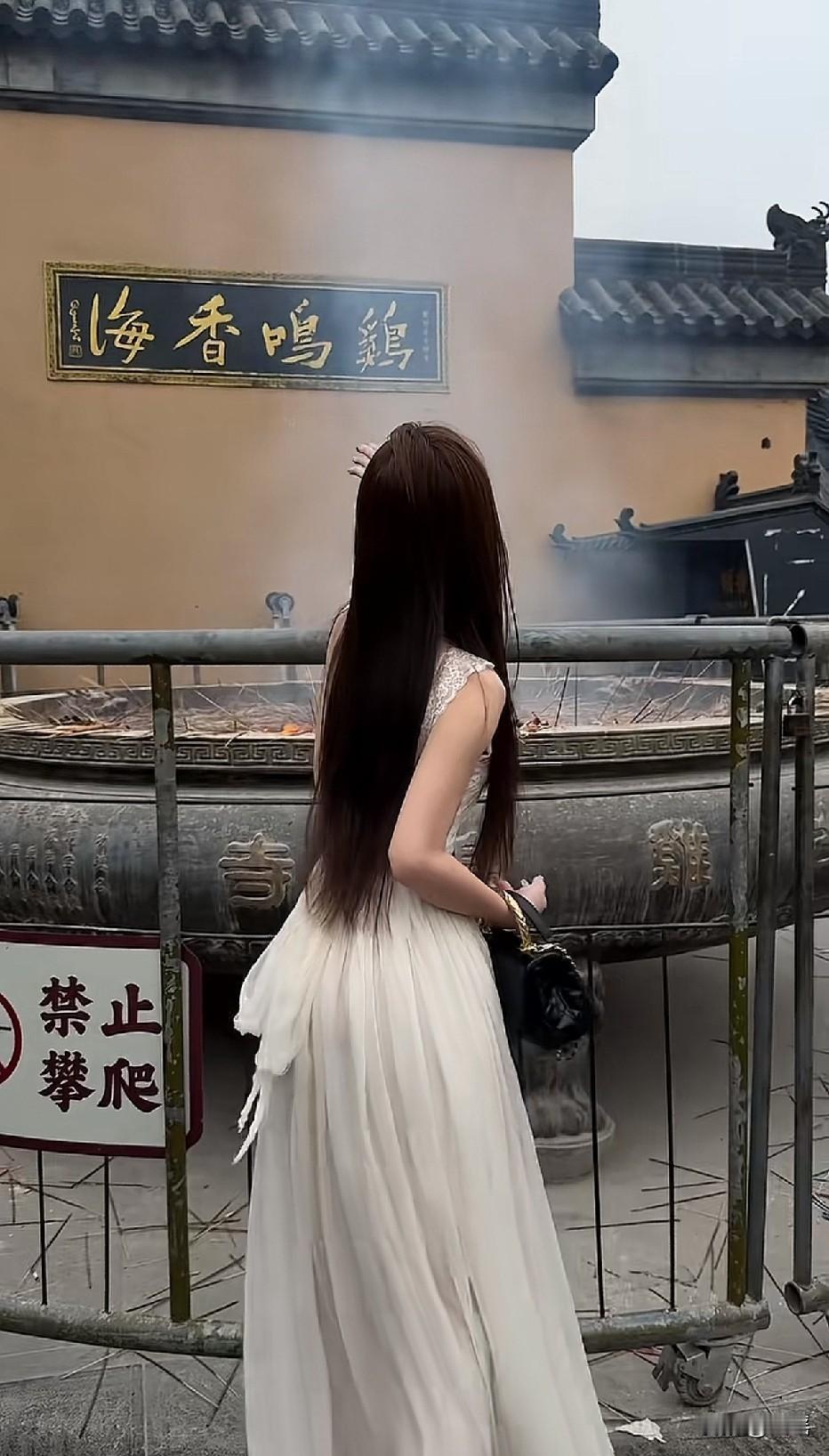 十块钱的香，许十个亿的愿
