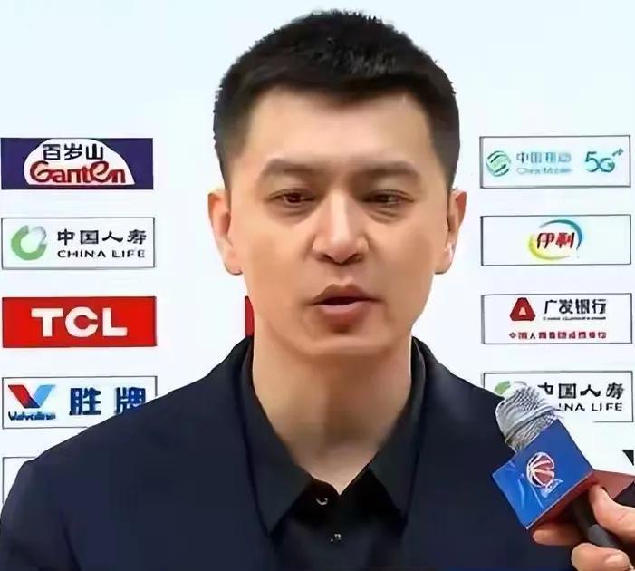 我直到现在也不明白：为什么各个队都有顶薪球员、工资标准却大不相同呢？有的800万
