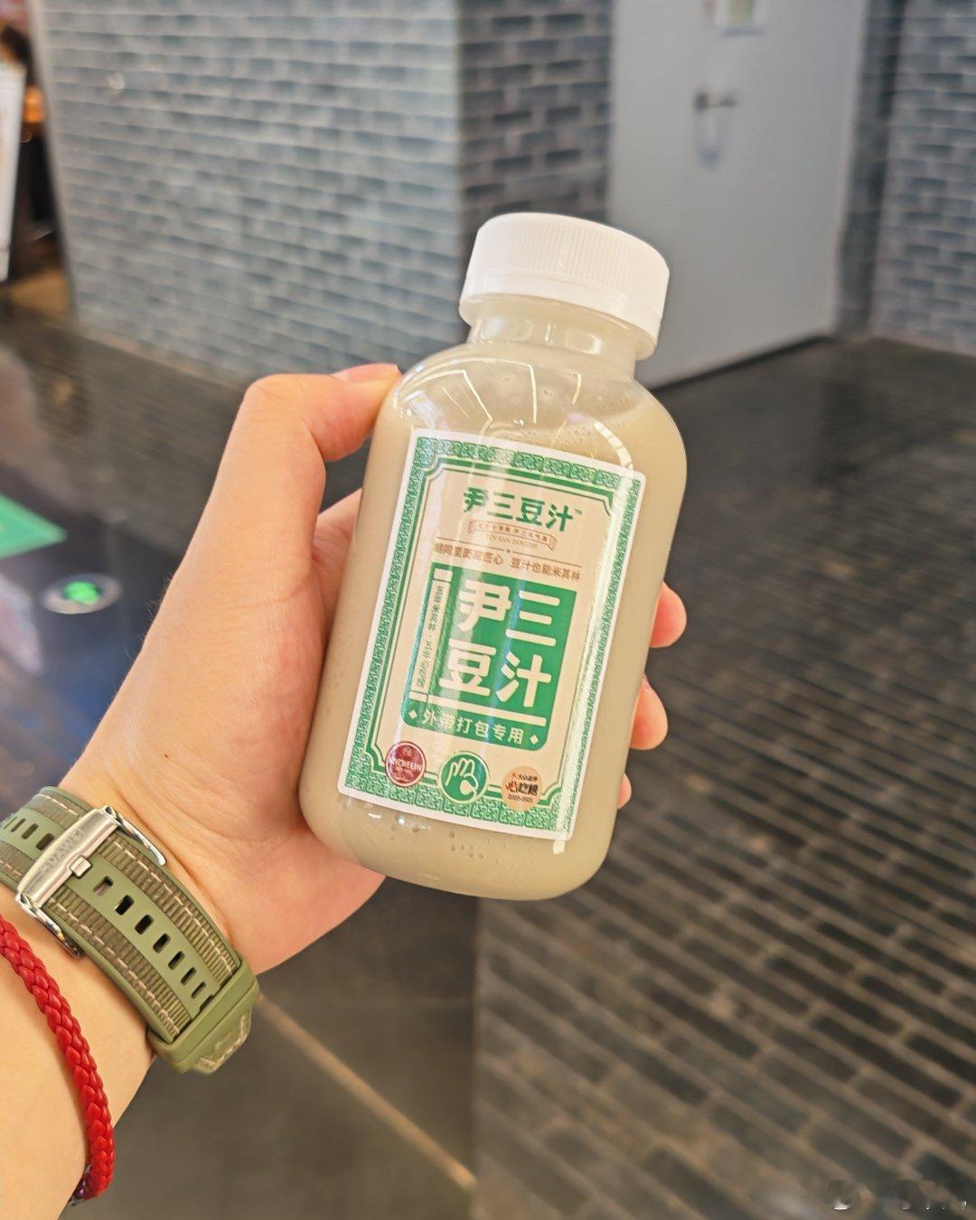 又到北京了，当然要来一杯人间美味，这豆汁儿，真够味儿！[doge]​​​