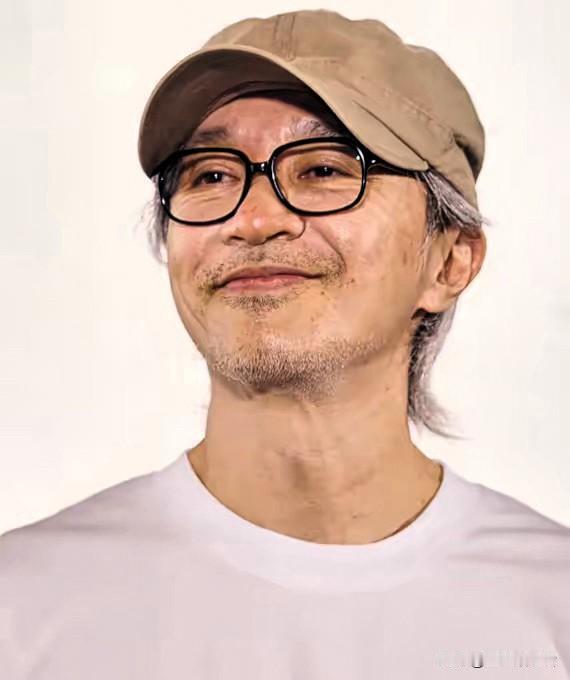 这下终于搞清楚了！李修贤之所以这么讨厌周星驰。不是周星驰的性格容易得罪人，而