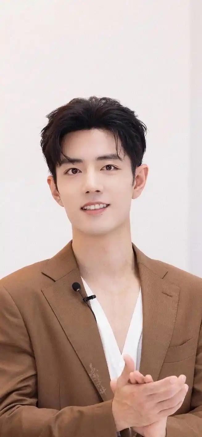 实至名归！在刚刚落幕的北京大学生电影节上，肖战凭借《射雕英雄传：侠之大者》中郭靖