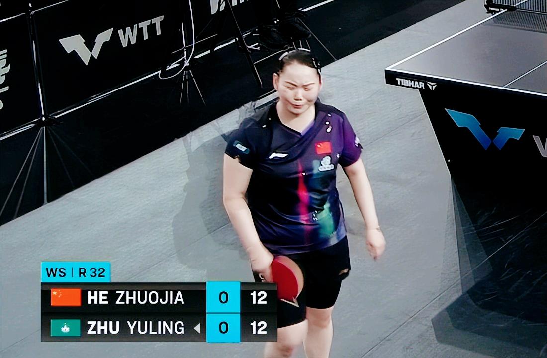 我去！WTT这球桌安排太不合理了！国乒最强的林诗栋安排到了四号桌，温瑞博安排