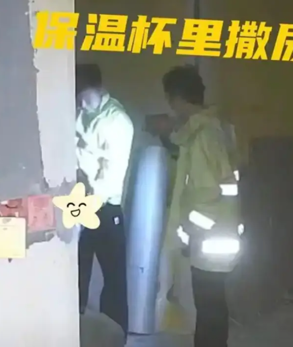下雨天，家中装修忘关窗，男子联系物业保安帮忙关窗。没想到，保安关完窗后却没有离开