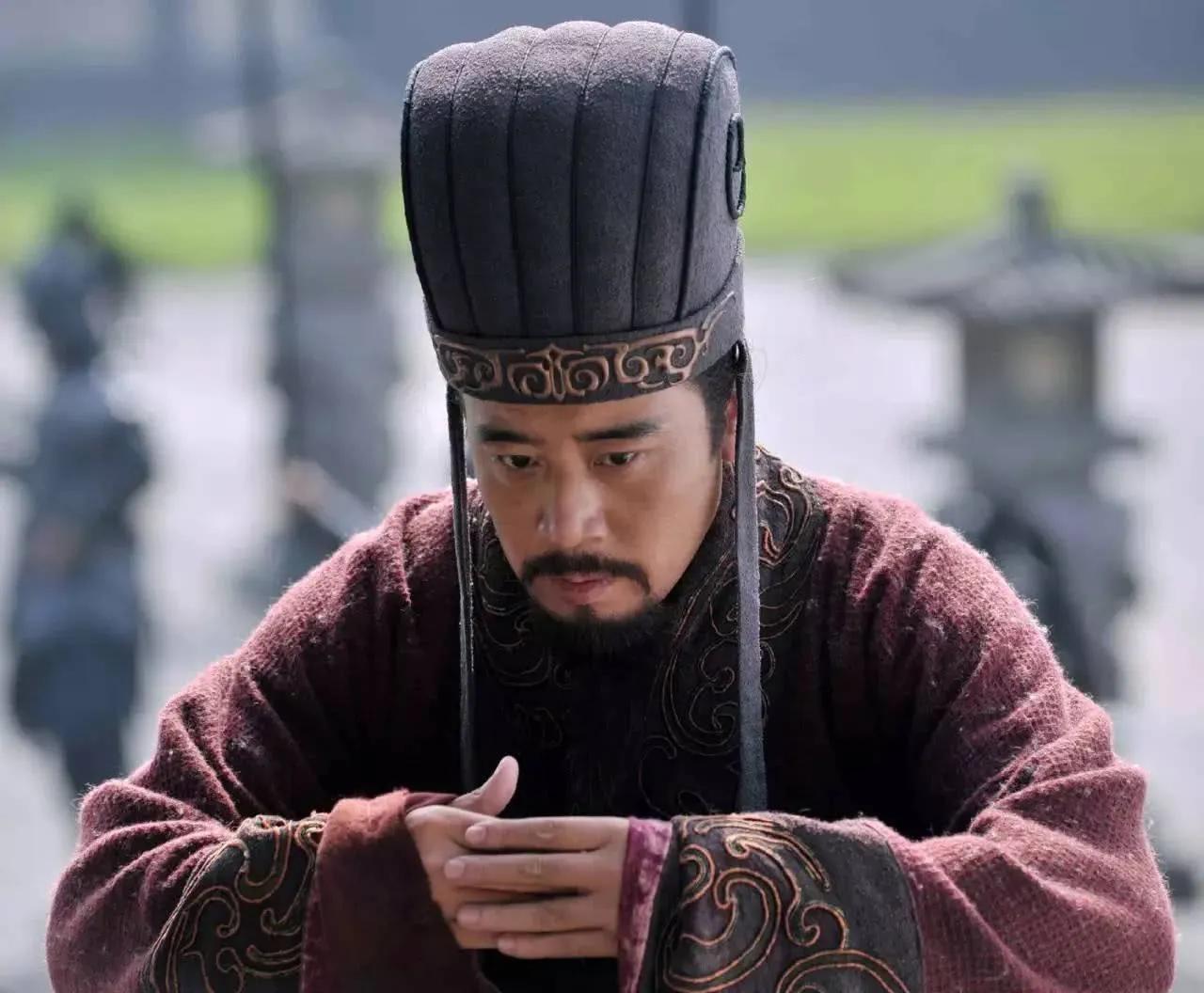 今日话题：为什么刘备阵容这么强大还是输了？？？网友甲：刘备太感情用事，一切都
