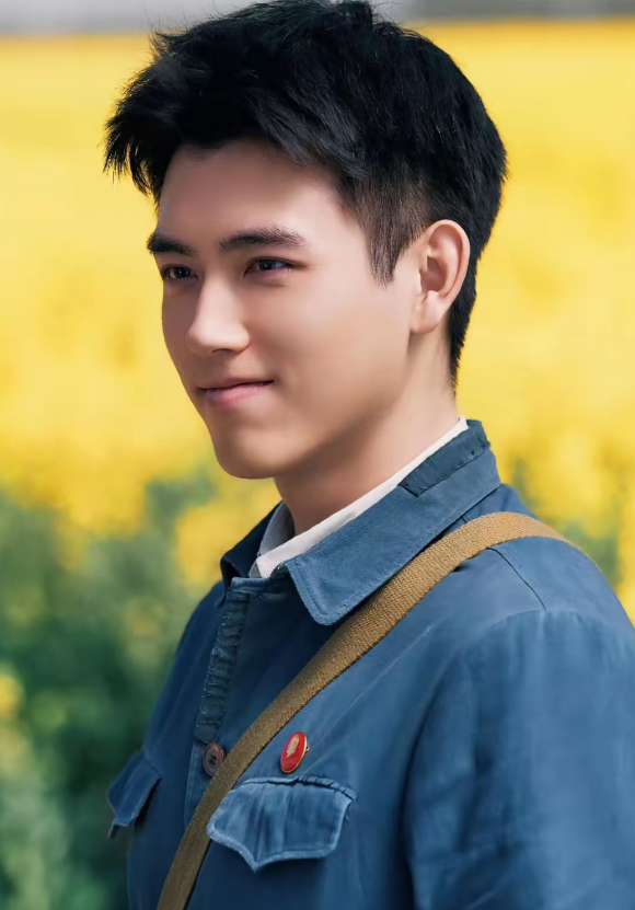 陈凯歌估计想破头都没想明白自己砸了十几亿，都没捧起来的亲儿子陈飞宇怎么就被一