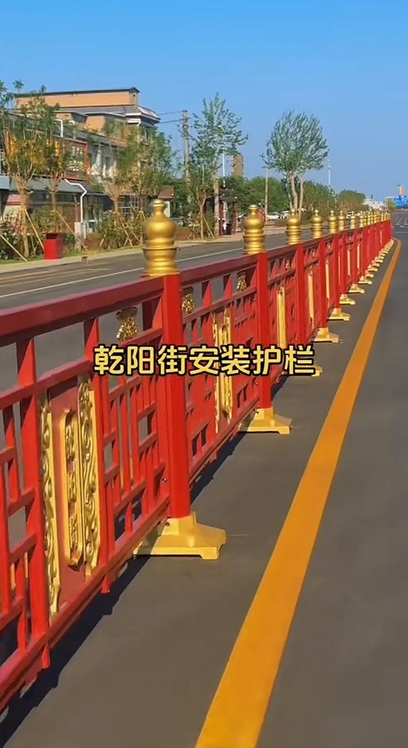 太原这护栏设计真拧了，乍一看以为去了五台山，再一看仿佛到了西藏，我估计吧，设计者