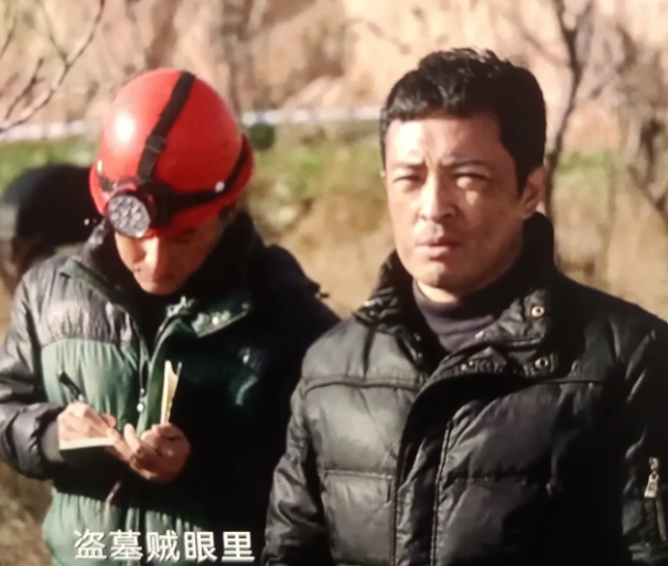 《护宝寻踪》天呐，尹村真是文物聚集之地啊，居然发现了鎏金青铜，但是编钟被盗墓