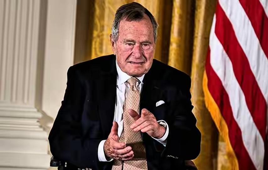 历史的黑色幽默：苏联解体时，美国为何笑不出来？1991年12月25日，克里