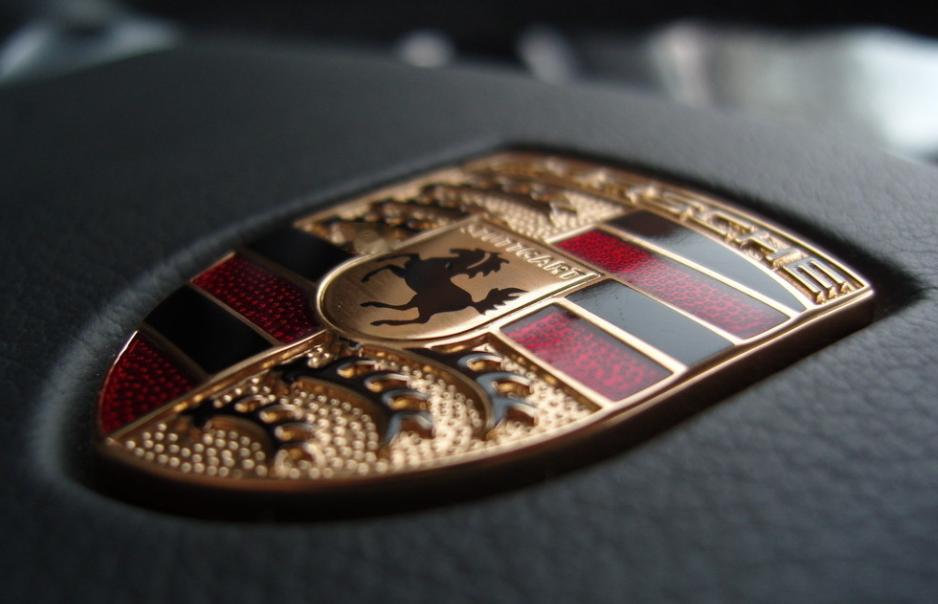 我就奇了怪了，为什么要买那个有争议的车？30万-50万的价格买个BBA不香吗？真