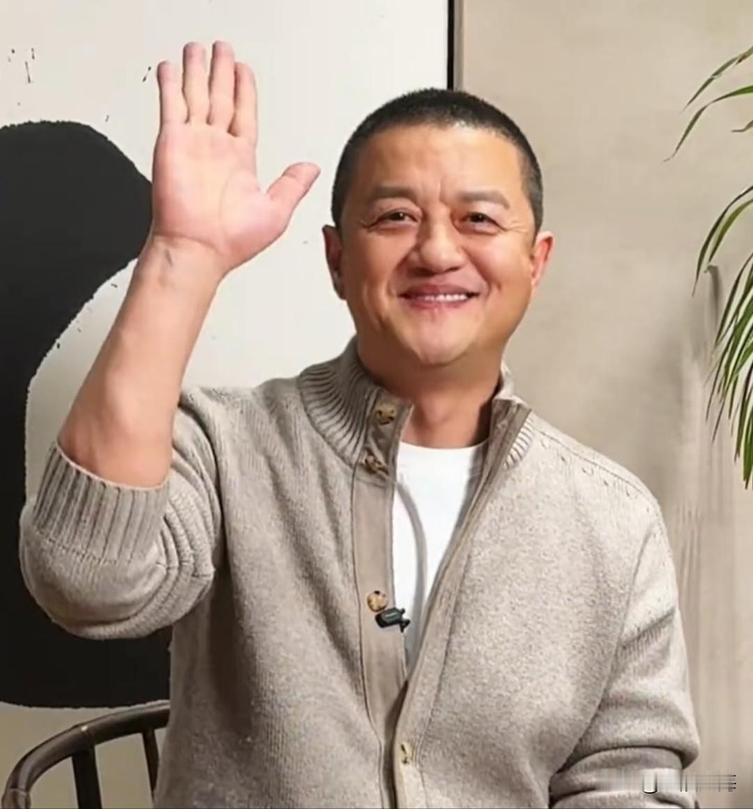 刷到李亚鹏在直播间满面春风地宣布，嫣然新院址落户朝阳，且是“买地自建”绝非租赁时