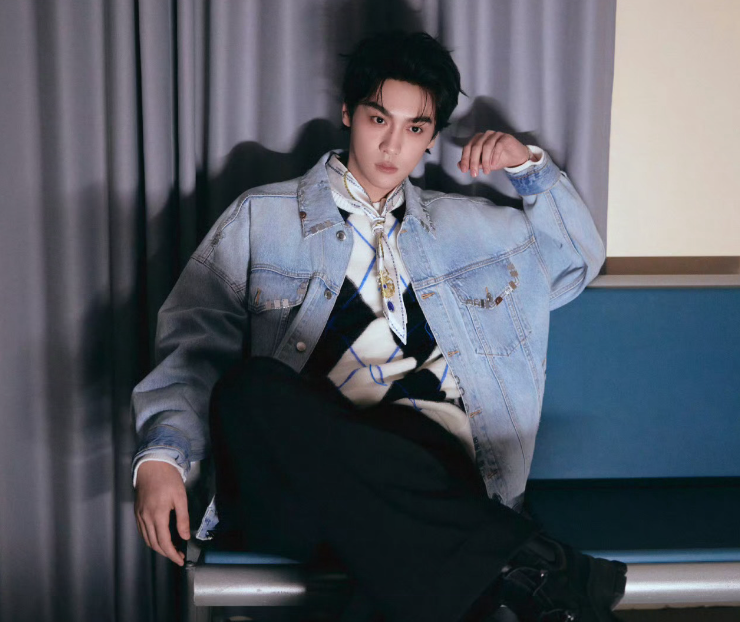 田栩宁这一套日常休闲穿搭好帅呀