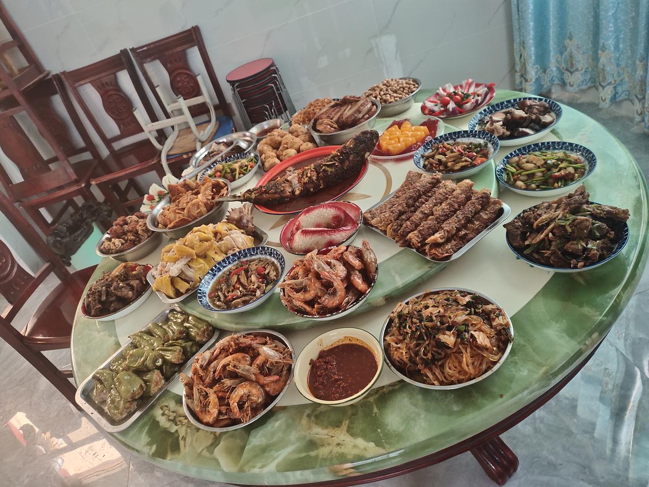 你猜猜这是哪个地方的年夜饭？每个地方都会有每个地方独特的年夜饭，每个地方的饮食习