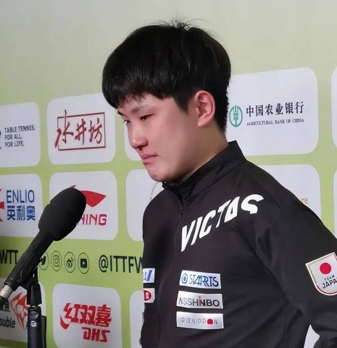 张本智和又被赶出了赛场。 北京时间2025年11月7日晚，WTT法兰克福冠军