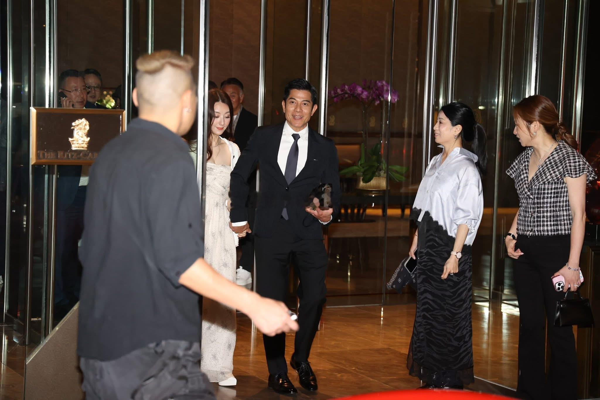 周文曦大儿子周志仁的婚宴，众星云集到场祝贺。​​​