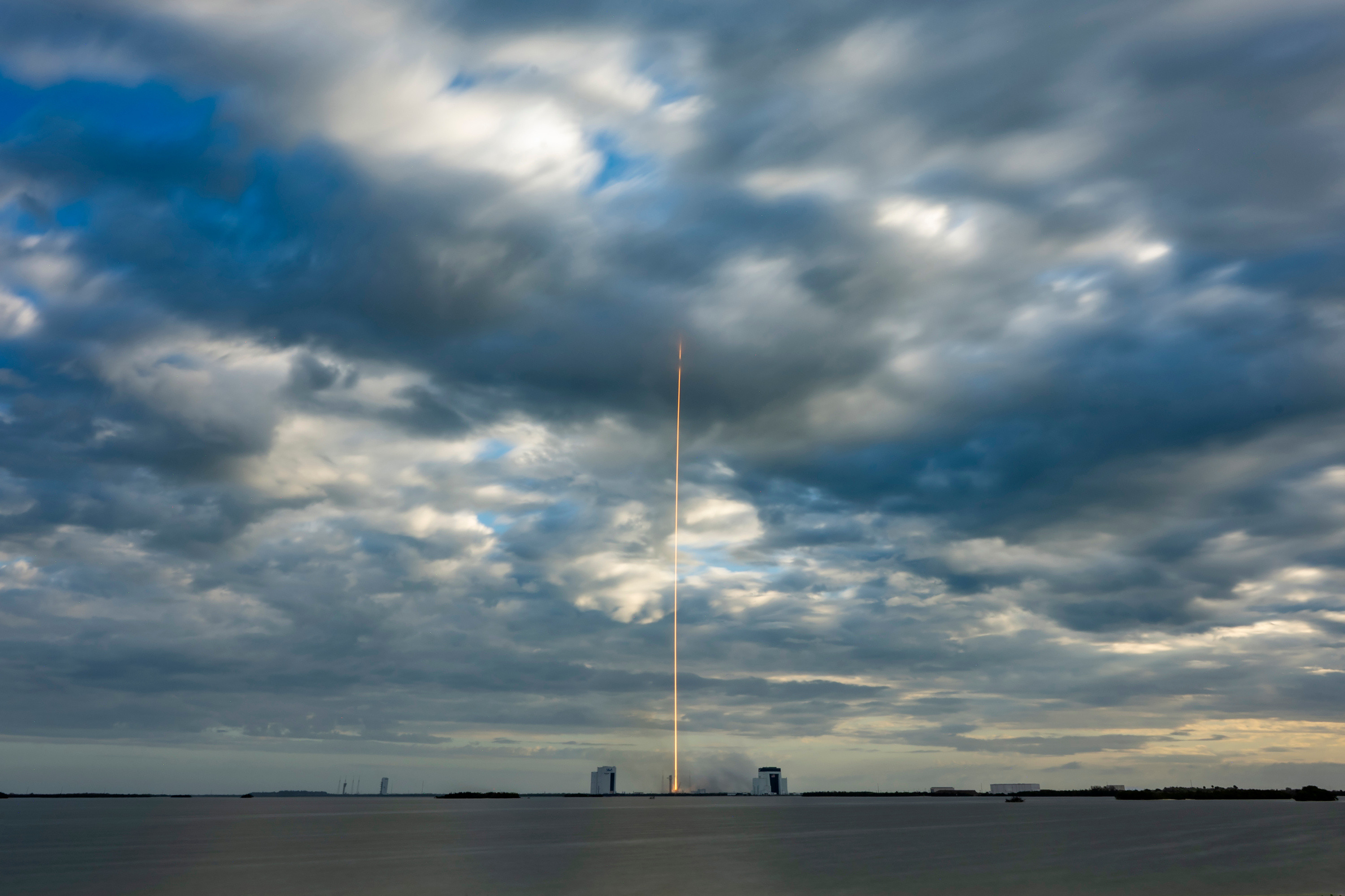 昨天20:37，SpaceX在卡纳维拉尔太空军基地SLC-40，使用Falcon