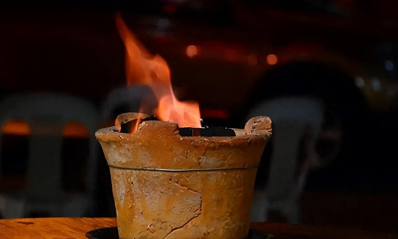 现在的冬天，没暖气你可能冻得直哆嗦，更别提没有羽绒服和空调了。但在宋朝之前，连棉