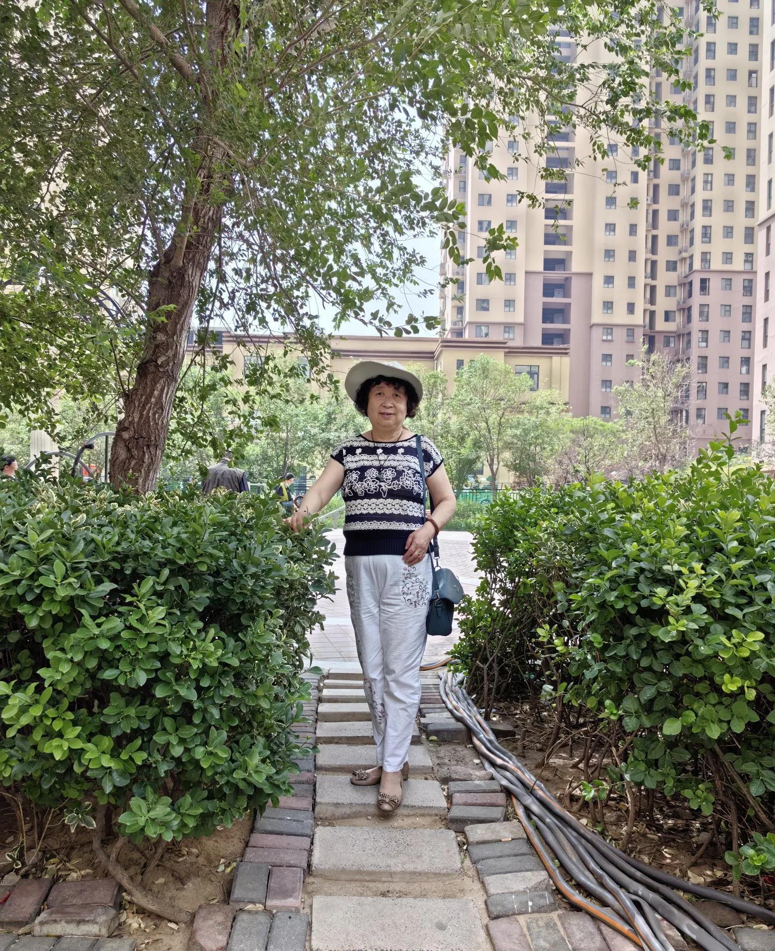 我和老伴吵吵闹闹一辈子，49年啊，他走了，我居然完全像变了个人。半辈子争
