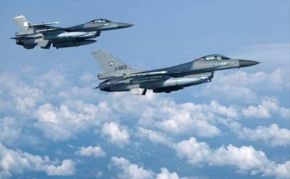 出大事了，F-16战机击落苏35重型战机？俄军1架苏35S重型战机在库尔斯克上空