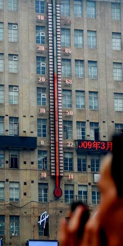 海水盐度，简单来说就是海水中溶解盐类总量的量度，用‰表示。盐度分布规律受多种