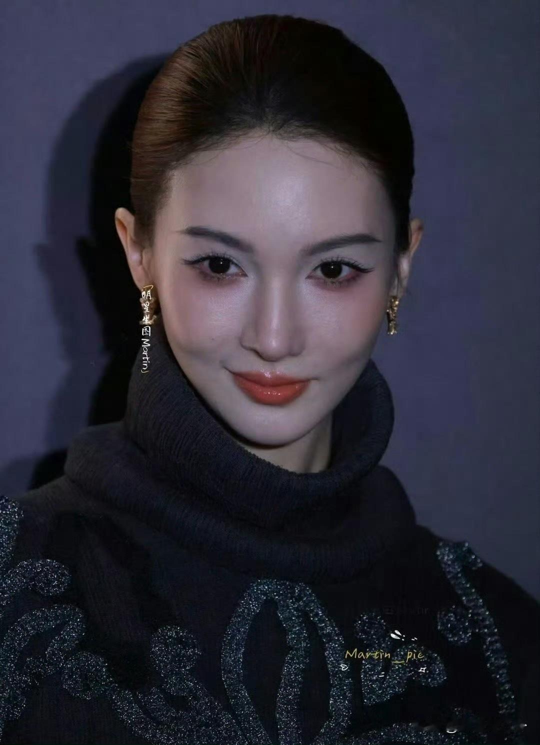 实在不行金晨你还是好好跳舞吧金晨今天参加活动，整个人大变样！铁粉都认不出来！