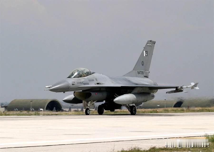 枭龙6：F-16，巴基斯坦梦中情机苏联势力进入阿富汗后，美国同意巴基斯坦购买4