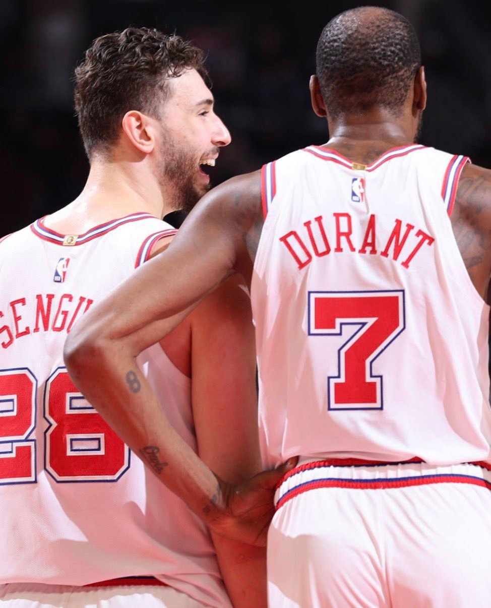 火箭队在四连胜期间进攻效率高居NBA第一（130.5）。火箭队在这期间有72.7