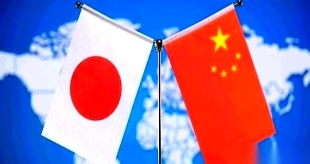 “绝对无法接受！”这四个字，像耳光一样甩过来，我当时就笑了，真的，气得我都笑了。