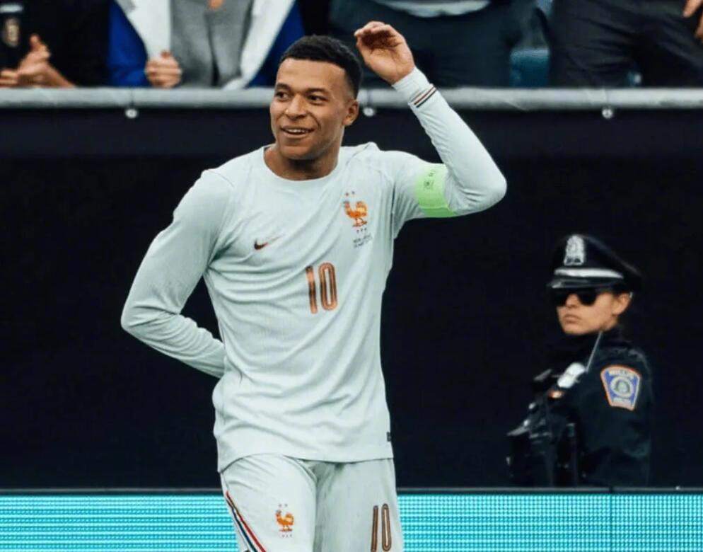 据法国媒体《巴黎人报》最新爆料，皇家马德里前锋、法国国家队队长姆巴佩，正面临赞助