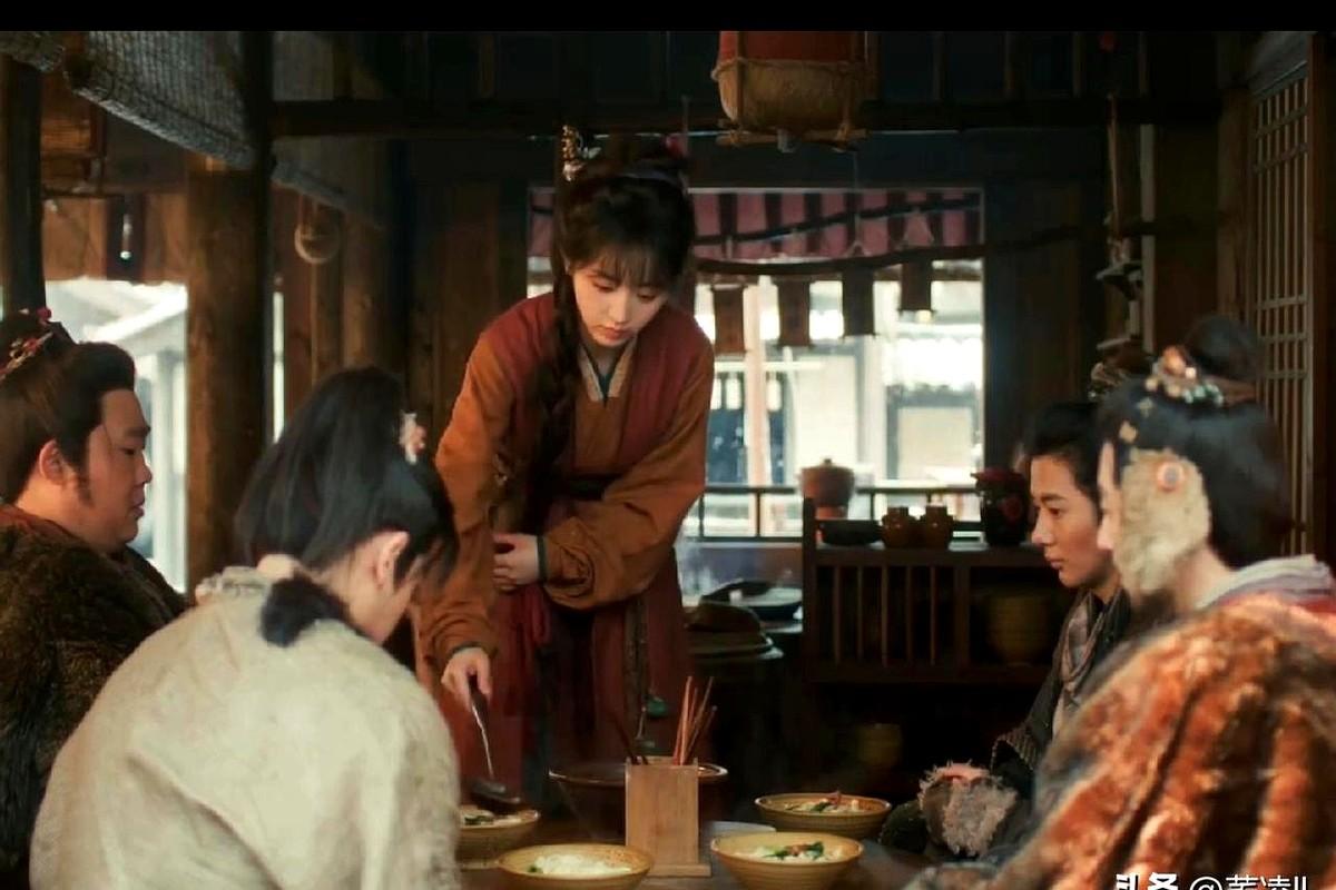 谁能想到，2026年开年黑马古偶《逐玉》，最出圈的不是男女主谈恋爱，而是女主怎么