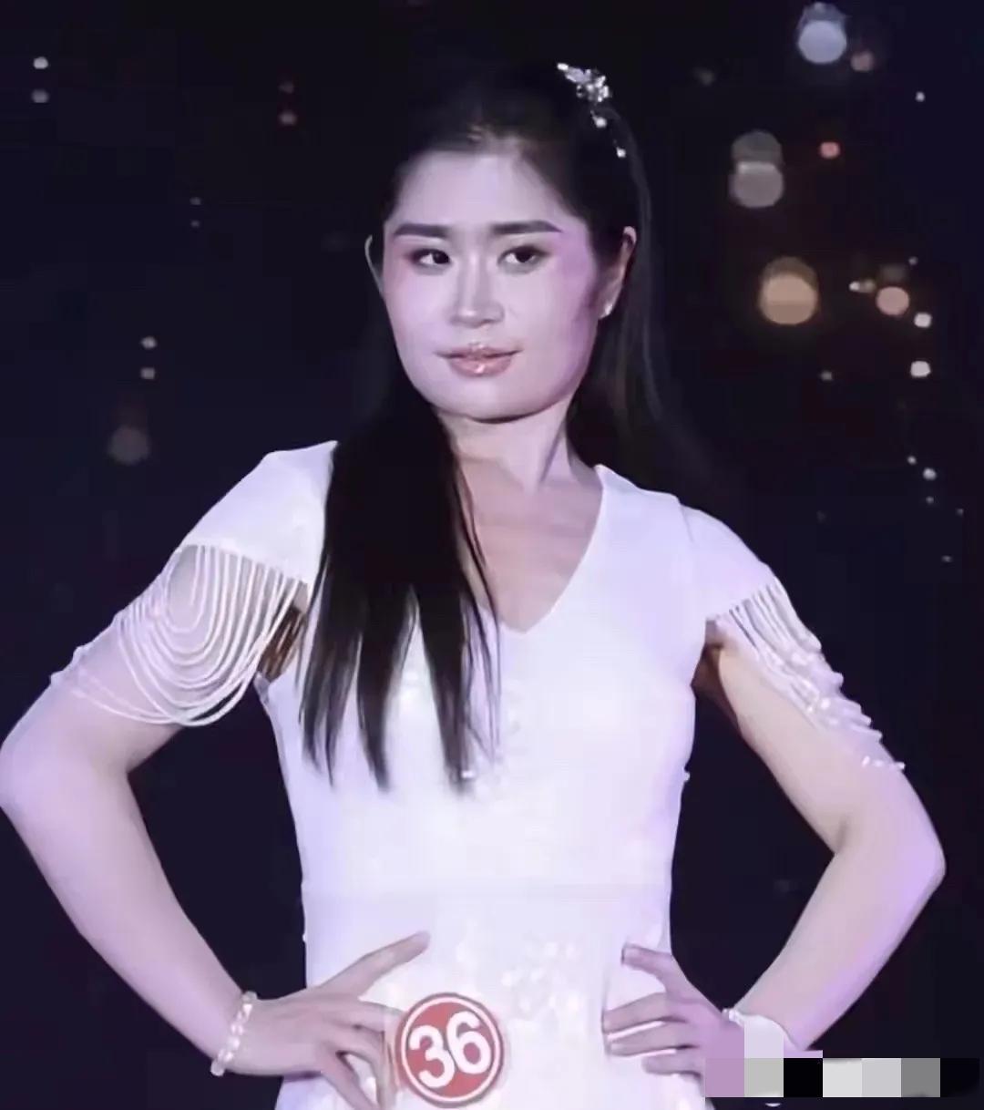 “大辽公主耶律芳芳来了”!这是今年的大辽选美冠军,兵马俑的脸,傅首尔的身材,