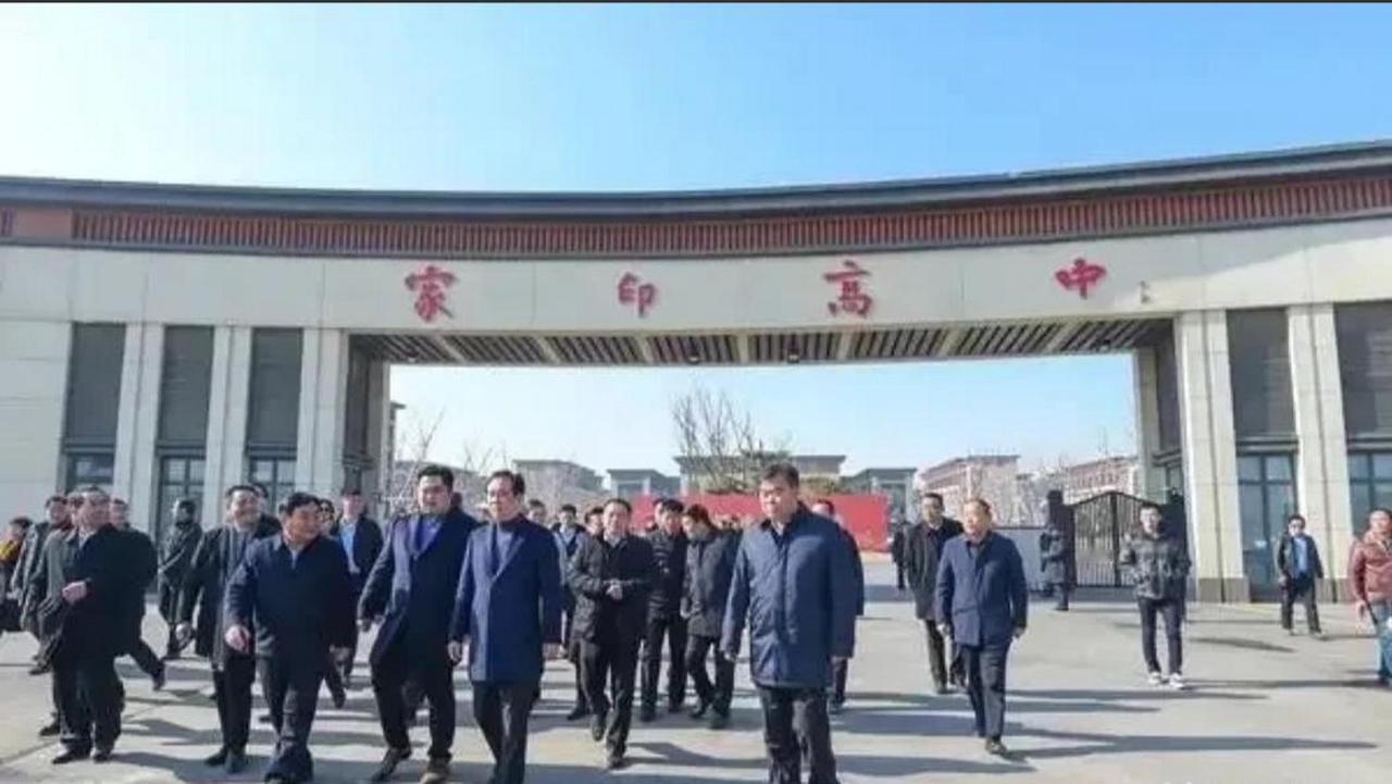 抛开别的不说，许老板投资建学校这事真喷不了一点！而且他还在2010年给母校武汉科