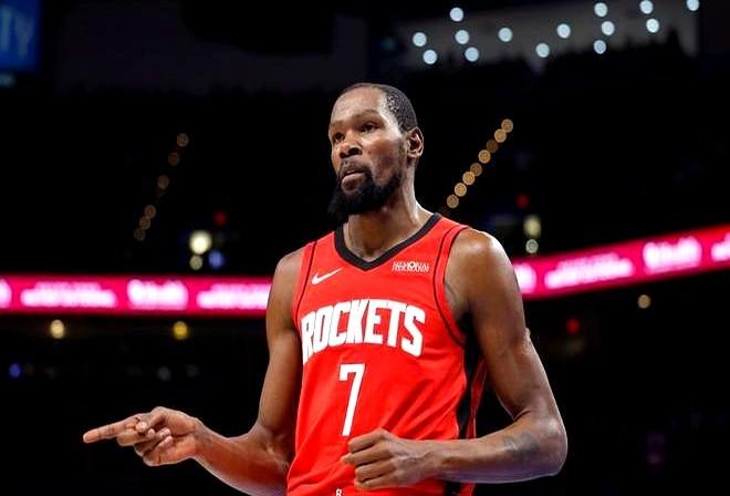 范弗里特赛季报销，火箭这回真是伤到骨头了。九月那次韧带撕裂直接让老范歇了一整