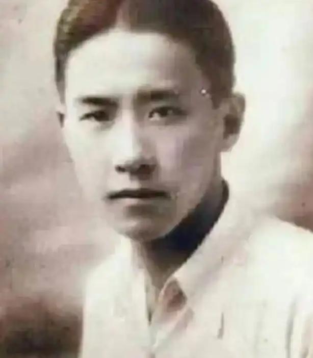 1907年，72岁的慈禧相中了袁世凯那个17岁的儿子袁克文。她问袁世凯：“把他许