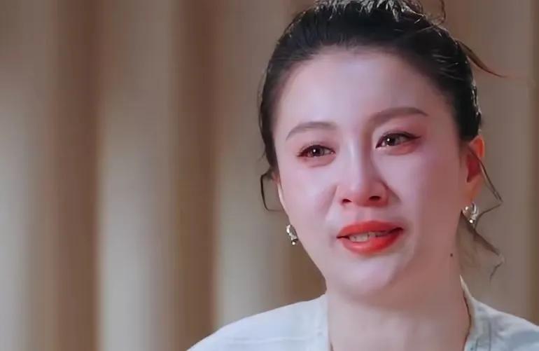 李嘉格的妈妈，参加综艺节目，说当时特别反对她结婚生子。原因就是参加中国好声音事