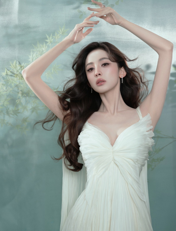 古力娜扎越来越不红的原因找到了古力娜扎前经纪人直播又上了热搜，他说有个女顶流给