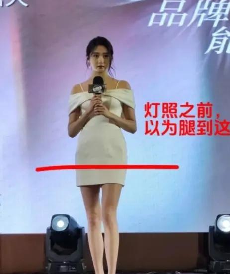 一直对关晓彤腿长没啥概念，直到我看到了这张图​