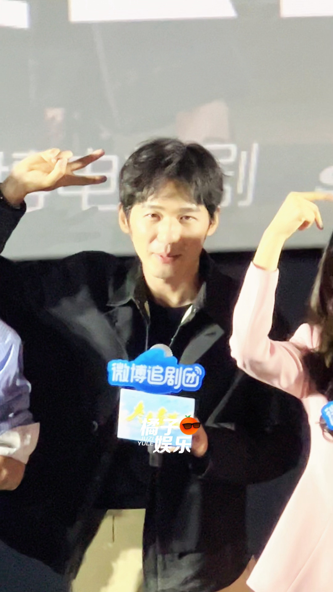 哈哈哈哈哈哈哈哈哈哈哈哈哈哈哈哈哈哈哈哈哈谁来看看白宇和章若楠林允比心的画风啊哈