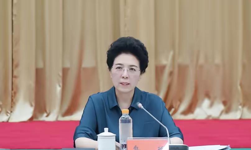 六二年生人，比一般人显年轻。