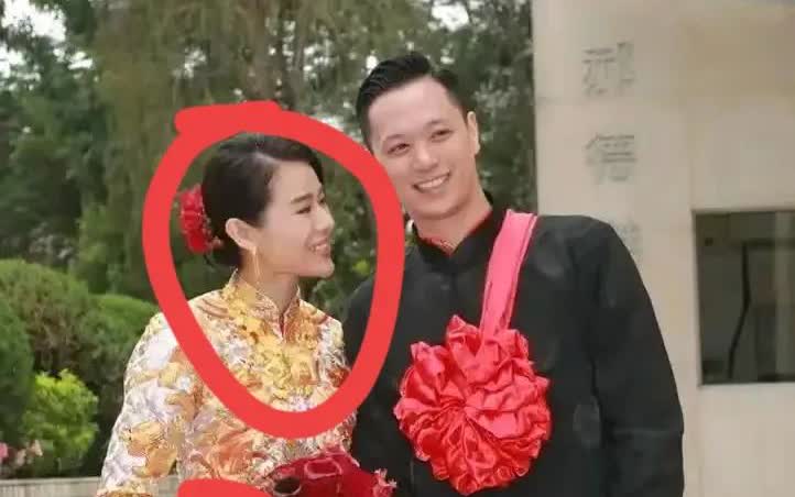 我闺蜜问：胡杏儿后悔跟李乘德结婚吗？我说“她有什么好后悔的，她甘愿当傻子